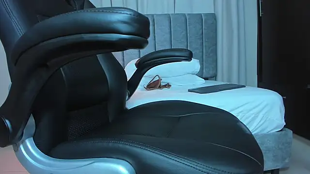 martina roldam online show from November 19, 4:34 am