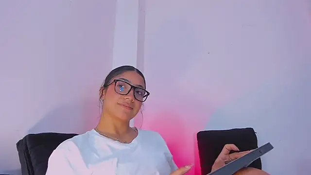 martina roldam online show from April 1, 3:29 am