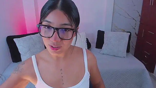 martina roldam online show from March 19, 2:27 am