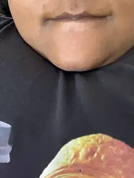 queen pari online show from December 17, 6:56 pm