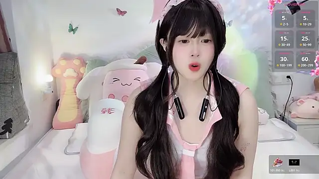 Snapshot of Alien1227 chatting on October 20, 1:47 pm Alien1227 online show from October 20, 1:47 pm