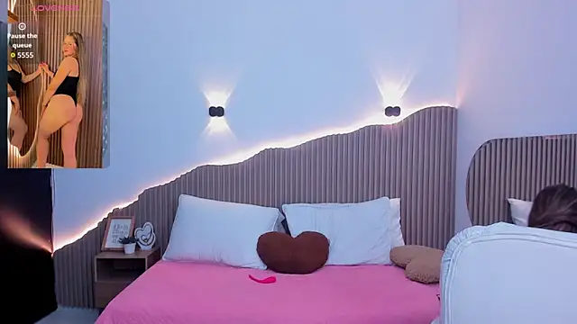 Annie kurt  online show from February 19, 2:49 pm