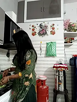 Best-Couple online show from February 18, 4:00 am