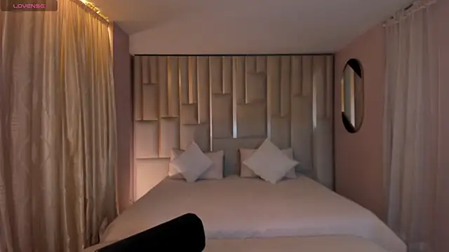 NiaSalvatore online show from September 19, 7:13 pm