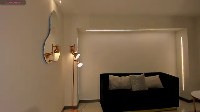 NiaSalvatore online show from January 31, 7:11 pm