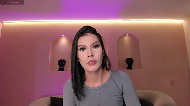 NiaSalvatore online show from September 23, 8:40 pm