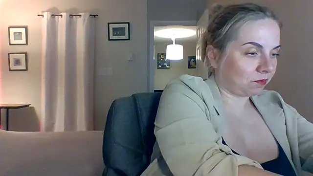 HappyIva online show from November 13, 4:00 am