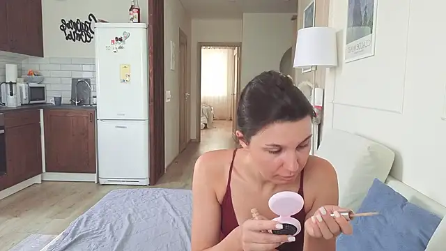 KristineEsme online show from March 7, 4:41 am