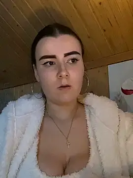 mewKate online show from March 3, 4:02 pm