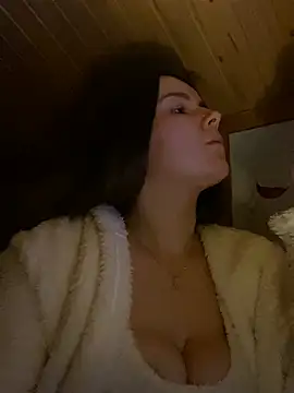 mewKate online show from April 3, 6:39 pm