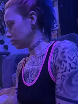 trashbrat online show from April 12, 8:28 am