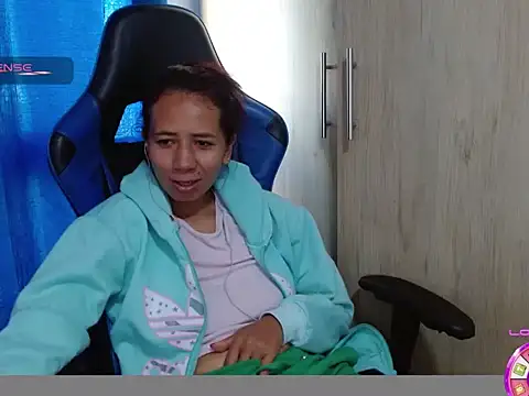 Danielagomez33 online show from February 19, 12:59 pm