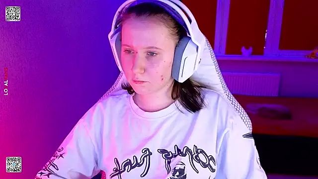 mon lola online show from February 4, 3:59 pm