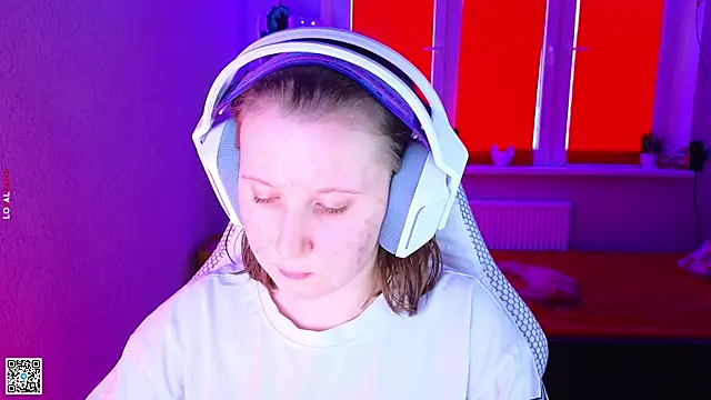 mon lola online show from November 24, 12:40 pm