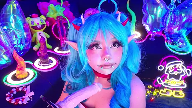 LaytonBox online show from December 18, 2:11 pm