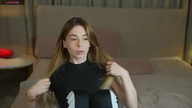 Snapshot of Lika_Secret_ chatting on September 23, 9:13 pm Lika Secret online show from September 23, 9:13 pm