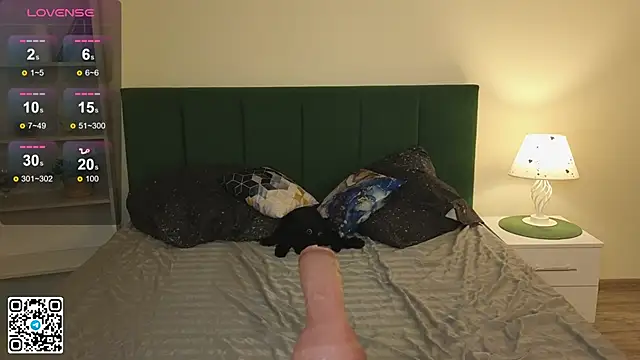 Bonnie White online show from November 16, 1:00 pm