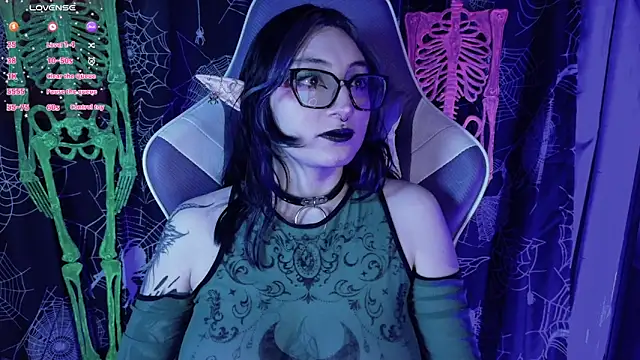 Kimlennox  online show from April 29, 1:58 pm