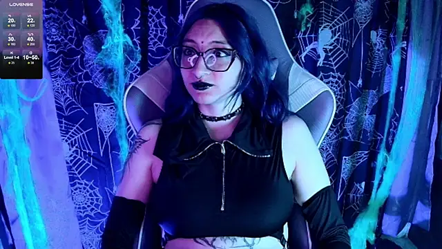 Kimlennox  online show from October 30, 1:23 pm