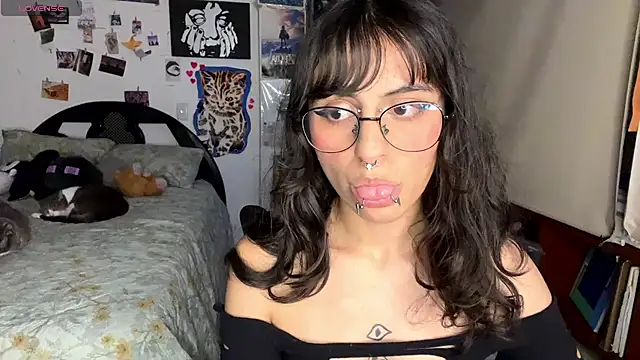 B0nnie H0ney online show from June 26, 12:45 am