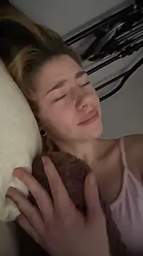 Mary Leaf online show from November 8, 10:20 am