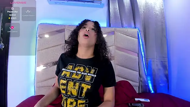 BrigitteRoy  online show from April 18, 3:09 am