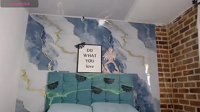 esmeralda-bk online show from October 30, 7:37 pm