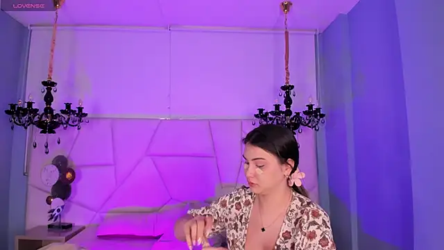 Aitana Hilton  online show from October 26, 12:55 pm