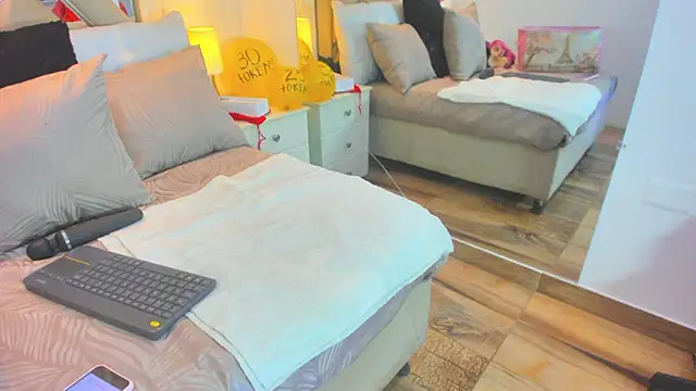 raquell moore online show from December 16, 5:30 pm