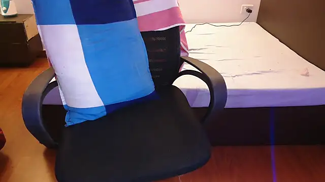 Snapshot of LovelyRosy chatting on September 18, 2:21 am LovelyRosy online show from September 18, 2:21 am