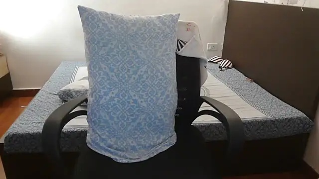 LovelyRosy online show from April 10, 6:30 am