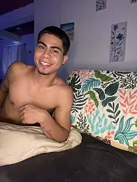 Dannytwinksxxx online show from July 18, 8:44 pm