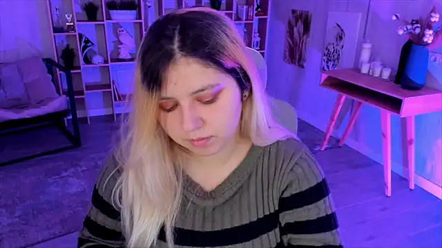 DiaAngell online show from October 17, 8:01 pm