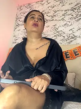 Lili  taylor online show from November 1, 5:33 am