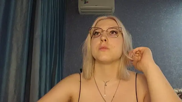 HotBrandyX online show from June 6, 3:29 pm