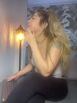 viktoria davis  online show from April 13, 11:16 pm