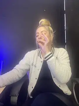 viktoria davis  online show from November 4, 10:48 pm