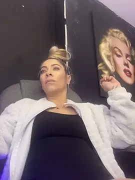 viktoria davis  online show from March 14, 12:44 am