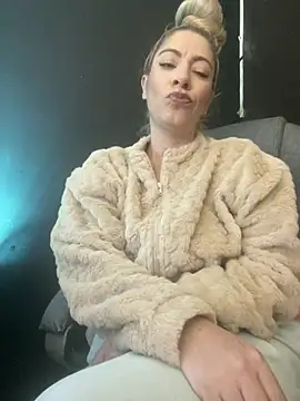 viktoria davis  online show from February 1, 10:52 pm