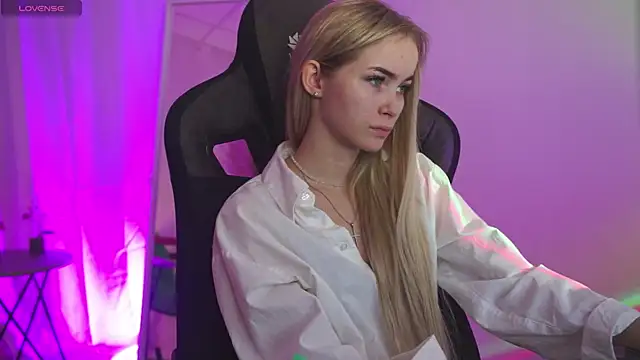 DakotaaJohnnson online show from October 28, 12:22 pm