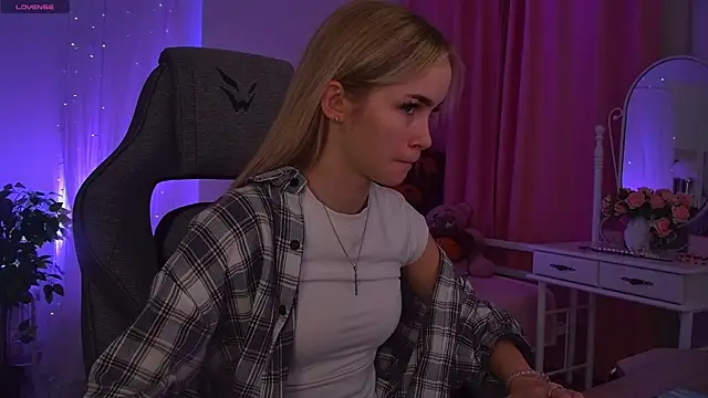 DakotaaJohnnson online show from October 27, 11:39 am