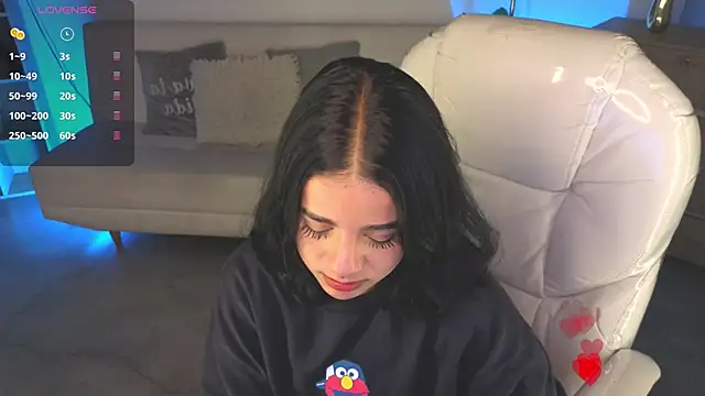 Nicole Foxx  online show from March 7, 8:05 pm