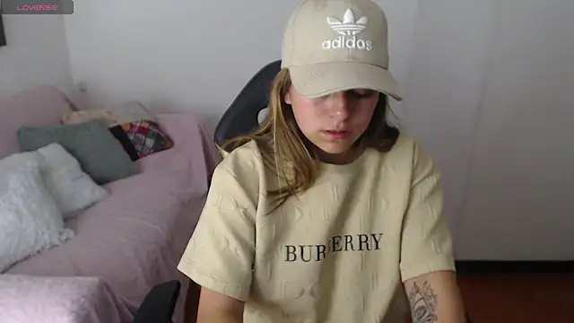 Kitten Cam online show from December 20, 11:20 pm