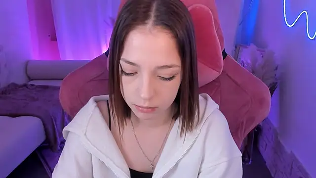 PamBeesly online show from December 21, 8:40 am