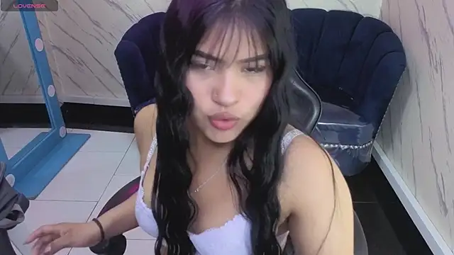 Paulette v online show from November 1, 1:37 pm