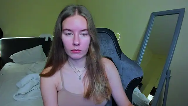 EmilyPaw online show from November 27, 5:05 pm