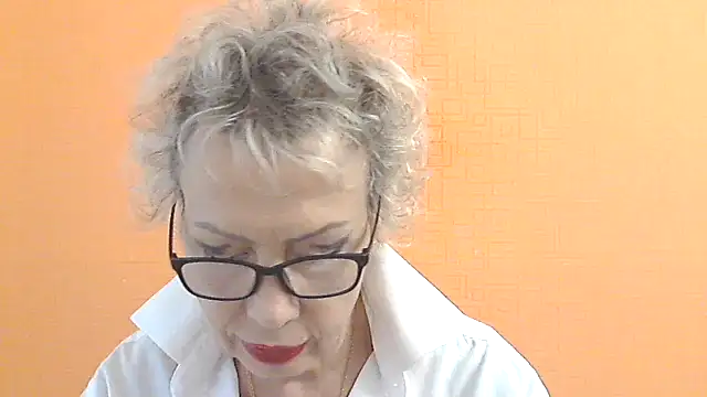 NessyJenixs online show from September 18, 7:40 am