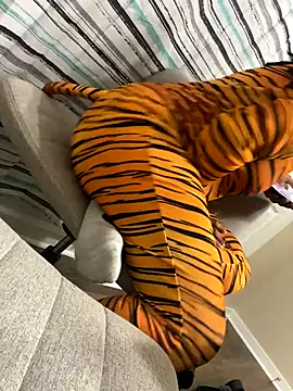 Snapshot of theprettysoles chatting on November 1, 7:12 am theprettysoles online show from November 1, 7:12 am