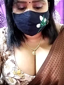 Queenflowerr online show from November 1, 8:18 am