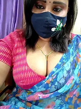 Queenflowerr online show from April 5, 4:50 pm